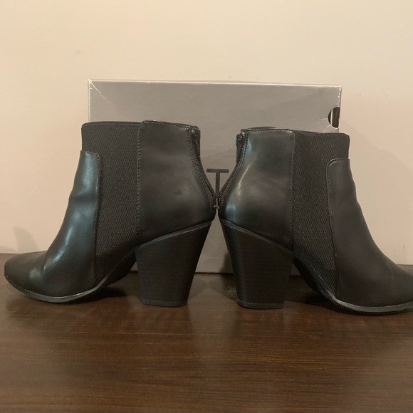 Apt. 9 Women's Sleek Black Ankle Booties - Picture 6 of 8